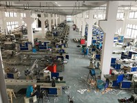 Machine d'emballage de couverts jetables multi-voies avec contrôle PLC et convoyeur de comptage intégré pour l'ensemble couteau-fourchette-cuillère