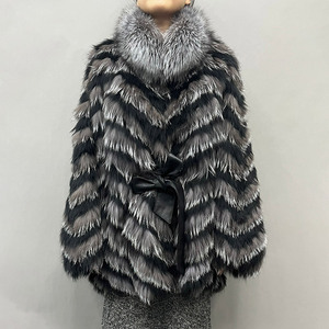 Meilleure vente Veste en fourrure de poncho moelleux à bande de renard argenté pour femmes <span class=keywords><strong>Manteau</strong></span> en fourrure de renard véritable avec <span class=keywords><strong>ceinture</strong></span> - Product Image 3