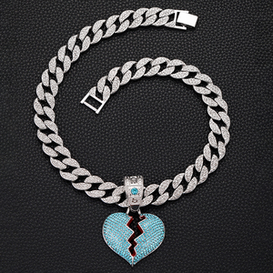 Ciondolo a Cuore Spezzato Dorato con Diamanti e Catena Cubana per Streetwear Hip Hop e Gioielli Regalo per Coppie - Product Image 2