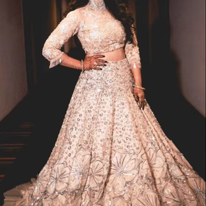 Elegante Conjunto de Lehenga de Diseñador para Mujer |   Vestido de Novia Indio/Pakistaní con Cuentas de Cristal y Adornos de Acetato - Product Image 5