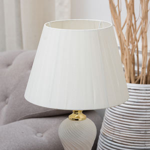 यूरोपीय विला लिविंग रूम घर सजावट कस्टम सुरुचिपूर्ण सफेद डेस्क लैंप बिस्तर के लिए आधुनिक लक्जरी टेबल लैंप - Product Image 3