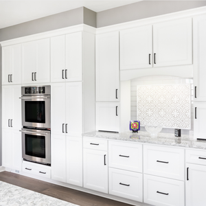 Armoire <span class=keywords><strong>de</strong></span> cuisine élégante blanche <span class=keywords><strong>avec</strong></span> poignée intégrée et <span class=keywords><strong>plaque</strong></span> <span class=keywords><strong>de</strong></span> <span class=keywords><strong>cuisson</strong></span> intégrée, en bois massif, style Shaker, cuisine contemporaine - Product Image 6