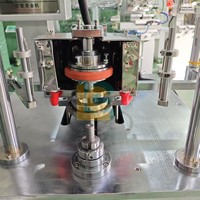 Assiettes carrées et rondes en plastique Bouchons de bouteilles cosmétiques profilant la machine d'estampage à chaud