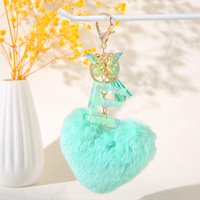 Nouveau porte-clés en forme de cœur vert avec pompon et lettre, vente en gros, paillettes tombantes, 26 lettres, accessoires pour sacs à dos pour femmes