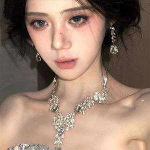 Ensemble collier et boucles <span class=keywords><strong>d</strong></span>'oreilles pour femme, design élégant et luxueux, en cristal artificiel, avec pampilles, idéal pour les accessoires de robe, best-seller - Product Image 1