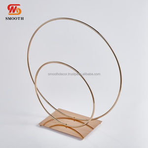 Suave venta Popular accesorios de boda anillo doble estante de oro círculo redondo centros de mesa - Product Image 6