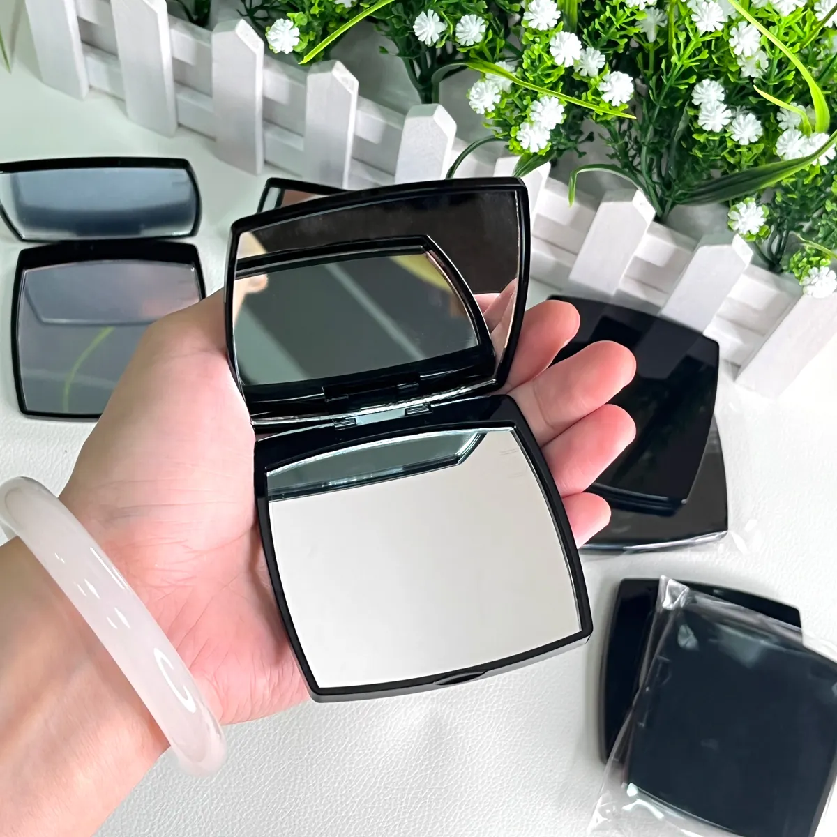 Handheld foldable small framed cosmetic mirror private label personally magnifying vanity mirror