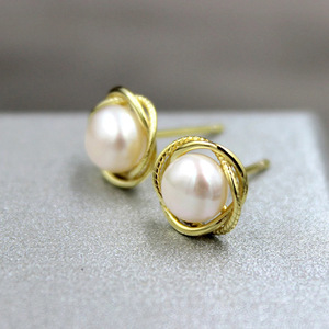 Orecchini floreali con perle finte da donna, stile coreano, minimalista, vintage, alla moda francese, accessorio gioiello. - Product Image 3