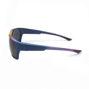 แว่นกันแดดกีฬาสำหรับตกปลา รุ่น TR90 สีสันสดใส เลนส์โพลาไรซ์ TAC ป้องกันรังสียูวี 400 สำหรับวิ่ง  แบบ unisex - Product Image 3