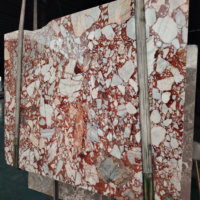 Marbre rouge Bulgari naturel de qualité supérieure, escaliers sur mesure polis et taillés avec bords arrondis pour villas et appartements