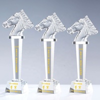 Haute qualité tête de cheval cristal trophée club équitation concours équestre prix gravé nom métal tasse prix