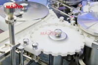 Machine automatique de remplissage et de scellage de liquide pour flacons Marya avec machine de bouchage et de lavage Fournisseur avec système CIP/SIP