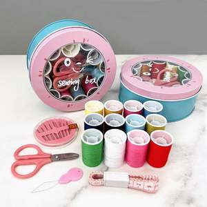 Kit de couture miniature avec boîte de rangement en métal pour la maison ou les voyages - Articles de couture et de broderie - Product Image 1
