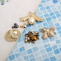 Ventes chaudes en gros : Boucles décoratives pour chaussures, accessoires de quincaillerie pour sacs, décoration abeille pour sacs à main, accessoires de fixation pour sangles de sac