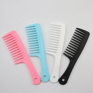 Peine <span class=keywords><strong>de</strong></span> peluquerí<span class=keywords><strong>a</strong></span> <span class=keywords><strong>de</strong></span> colores con logotipo personalizado, peine <span class=keywords><strong>de</strong></span> peluquerí<span class=keywords><strong>a</strong></span> <span class=keywords><strong>de</strong></span> masaje portátil para el hogar, peine plano <span class=keywords><strong>de</strong></span> dientes gruesos <span class=keywords><strong>de</strong></span> plástico - Product Image 2