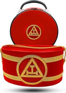 Gorra Masónica del Arco Real en Terciopelo Rojo con Logotipo del R.Arch Bordado a Mano, Incluye Estuche de Almacenamiento a Juego - Product Image 3