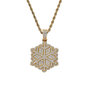 Pendentif flocon de neige, bijoux hip hop, accessoires, zircon incrusté de cuivre, créativité de Noël, chaîne avec pendentif flocon de neige. - Product Image 1