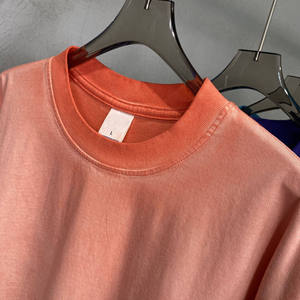 T-shirt Oversize da <span class=keywords><strong>Uomo</strong></span> Personalizzata con Stampa DTG Effetto Mineral Fade Lavato, Stampa Leopardata Acid Wash, 100% Cotone - Product Image 2