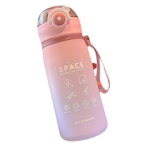 Vaso portátil de plástico tipo pajita con tapa de rebote para graduación, para beber directamente, ecológico, práctico para estudiantes y parejas. - Product Image 5