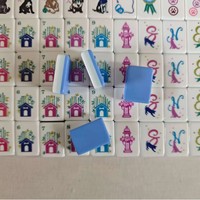Nouvel ensemble de Mahjong américain de luxe moderne 2026, blanc crème brillant, côtés bleu clair, motifs floraux et adorables chiens de dessin animé, tuiles en acrylique