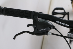 Bicicleta de Montaña Económica de 20/24'' con Llanta de Aleación de Aluminio y Ruedas de Rayos para Niños Principiantes en Varios Colores - Product Image 3