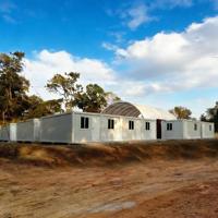 Camp de conteneurs préfabriqués 20/40 pieds au design contemporain avec bureau intégré, dortoir, atelier et ferme pour opérations à distance