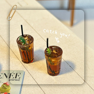 Miniature de bouteille de café glacé Americano rouge vif en résine plastique, accessoire de bijouterie, décoration artisanale, Printemps 2026, Origine Yiwu - Product Image 4
