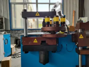 Multifunctionele Busbar Verwerkingsmachine (Torentype)