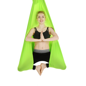 Kit de balançoire de <span class=keywords><strong>yoga</strong></span> <span class=keywords><strong>aérien</strong></span> ultra-résistant anti-gravité, hamac de <span class=keywords><strong>yoga</strong></span> <span class=keywords><strong>aérien</strong></span> en tissu nylon premium, écologique, pour amincissement corporel, 5x2.8M de hauteur - Product Image 2