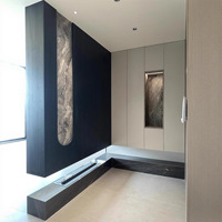 Meuble à chaussures sur mesure pour entrée, unité intégrée à la porte d'entrée ; Design moderne et minimaliste, rangement pratique pour la maison, en bois massif