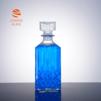 Bouteille de vin en verre gravée carrée de 850 ml, adaptée à l'emballage du brandy et du gin, vente en gros personnalisée disponible