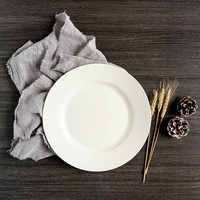 Assiettes Plates Rondes en Porcelaine Céramique Blanche pour la Vente en Gros, Idéales pour Restaurants, Hôtels et Desserts à Domicile