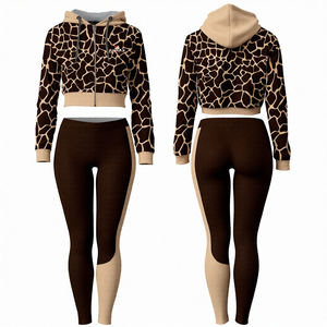 Conjunto Deportivo Corto para Mujer, Ligero, Corte Regular, Personalizado, de Alta Calidad, 100% Algodón, en Venta - Product Image 1