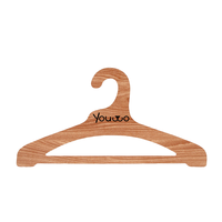 Cintre en carton grain de bois de taille personnalisée recyclé design fonctionnel pour garde-robe vêtements cintre en papier