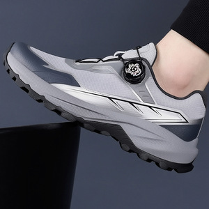 รองเท้าวิ่งผู้ชายสีเทาสีดำแบบมีหัวเข็มขัด พื้นรองเท้านุ่ม สปอร์ต ลำลอง ทนทานต่อการสึกหรอ 2551 - Product Image 3