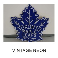 Logo au néon blanc de renard, imprimé feuilles d'érable de renard