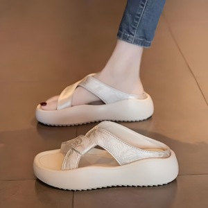 Sandales compensées à plateforme pour femme, antidérapantes, à bout ouvert, noires, style gothique, pour la marche estivale et la plage au quotidien - Product Image 2