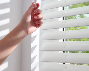 Mesin pembuat buta Venesia sepenuhnya otomatis desain Modern Motor baterai pemasangan terpasang tirai Venesia Horizontal - Product Image 2