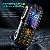 Prix bon marché Q8-1 batterie 16800mAh 2.4 pouces 21 touches lampe de poche LED FM SOS double SIM 4G Triple épreuve téléphone aîné
