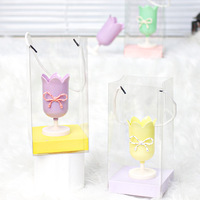 Vente en gros Boîte transparente en PVC pour macarons avec insert en carton Boîte cadeau pour tasse à fleurs en forme de tulipe Sac transparent en PVC levé à la main
