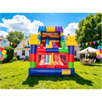 Château gonflable avec toboggan en blocs de construction |   Structure gonflable à thème color block lumineux pour fêtes d'enfants et location événementielle