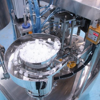 Machine de remplissage, de bouchage et de scellage automatique de sachets à bec verseur Doypack de haute qualité pour boissons, jus et liquides