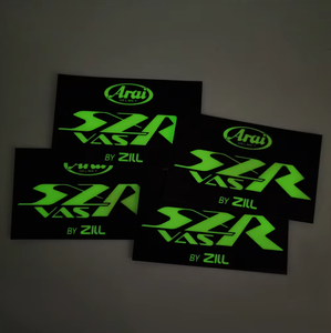 Impresión personalizada, autoadhesivo fuerte, decoración artesanal de moda que brilla en la oscuridad, luz para casco de motocicleta, etiqueta adhesiva luminosa de plástico - Product Image 1
