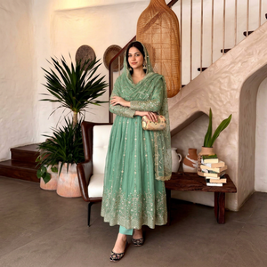 Costume Anarkali en soie brodée verte avec dupatta, tenue traditionnelle indienne et pakistanaise pour femmes, longueur au sol, pour mariage - Product Image 1