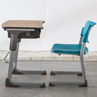 Ensemble de bureau et de chaise pour étudiants, salle de classe, université, formation