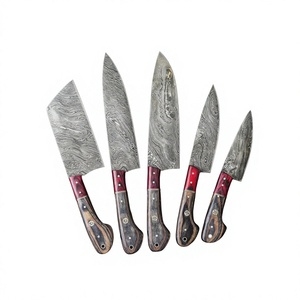 Juego de cuchillos de cocina de acero de Damasco de 5 piezas con mangos de madera - Product Image 1