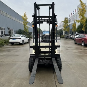 Chariot élévateur diesel 4x4 de 2,5 tonnes à mât bi-étages pour terrains accidentés, à moteur à combustion interne, avec poste de conduite assis, pour la construction et l'agriculture - Product Image 4