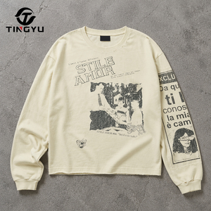 Camiseta de manga larga de algodón 100% de punto para hombre, estilo urbano, con estampado de periódico personalizado, vintage, desgastada, oversize, de alto gramaje. - Product Image 2