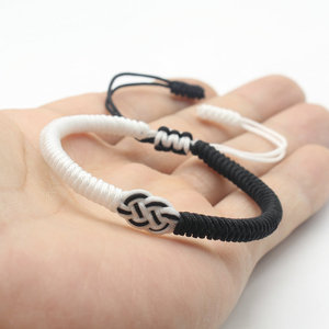 Bracelet en corde tibétaine tissé à la main, réglable, nœud porte-bonheur, corde noire et rouge, pour hommes et femmes - Product Image 6