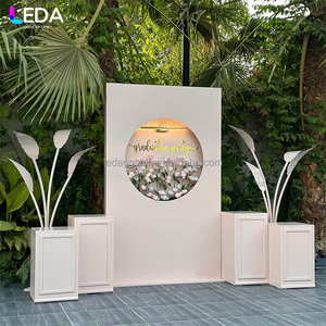 LEDA สินค้ามาใหม่ ราคาโรงงาน ขายดี ฉากหลังงานแต่งงานอะคริลิค PVC สีขาว ตกแต่งด้วยดอกไม้แขวน ฉากหลังเวทีสำหรับตกแต่งผนัง - Product Image 1